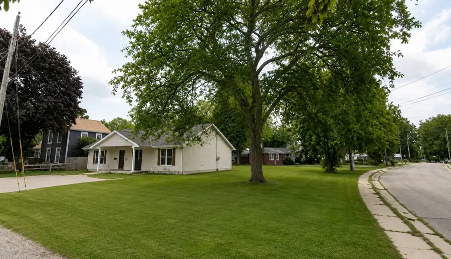 7 Arcade Court, Freeport, IL 61032 - #2