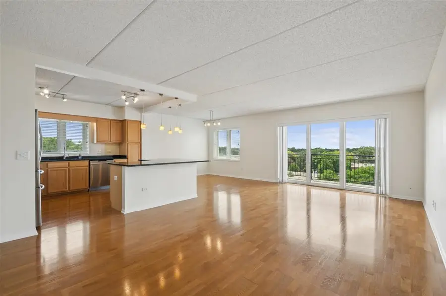 5555 N Cumberland Avenue #710, Chicago, IL 60656 - #2