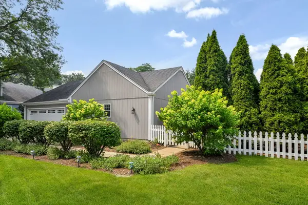 925 Churchill Drive, Naperville, IL 60563