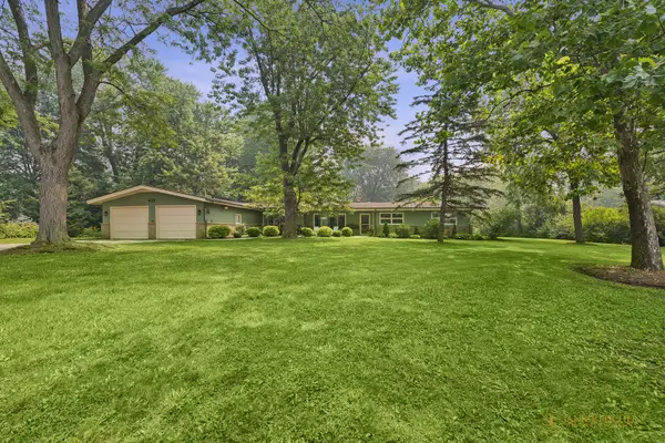 425 Greenwood Lane, Barrington, IL 60010
