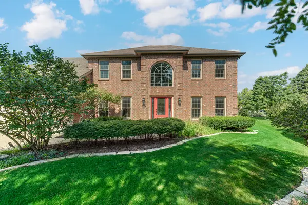 207 Edinburgh Court, Naperville, IL 60540