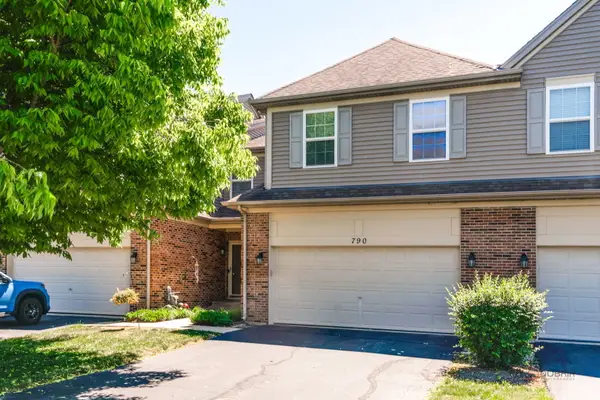790 Oak Hollow Road, Crystal Lake, IL 60014