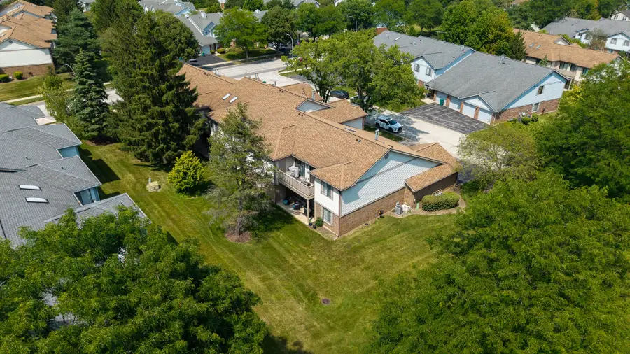 1511 W Pheasant Trail Lane #2, Arlington Heights, IL 60004 - #3