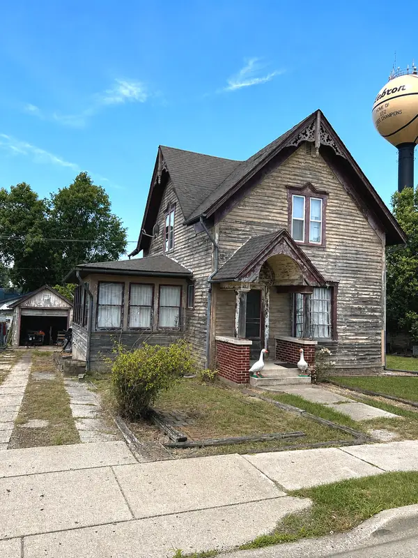 9905 Main Street, Hebron, IL 60034