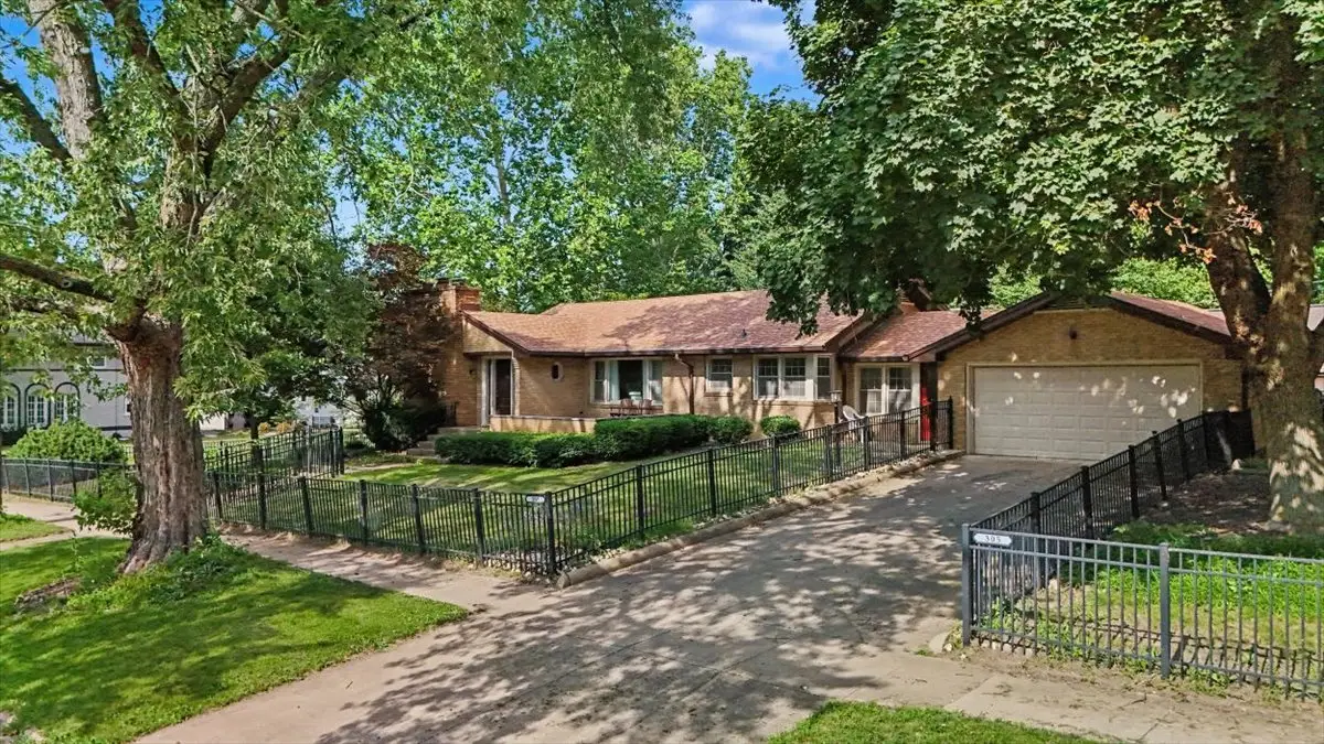 305 Colton Avenue, Bloomington, IL 61701 - #1