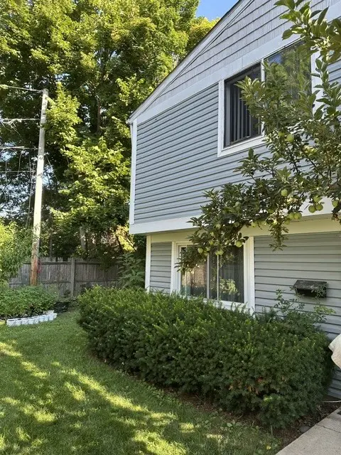 889 Oxford Place #889, Wheeling, IL 60090