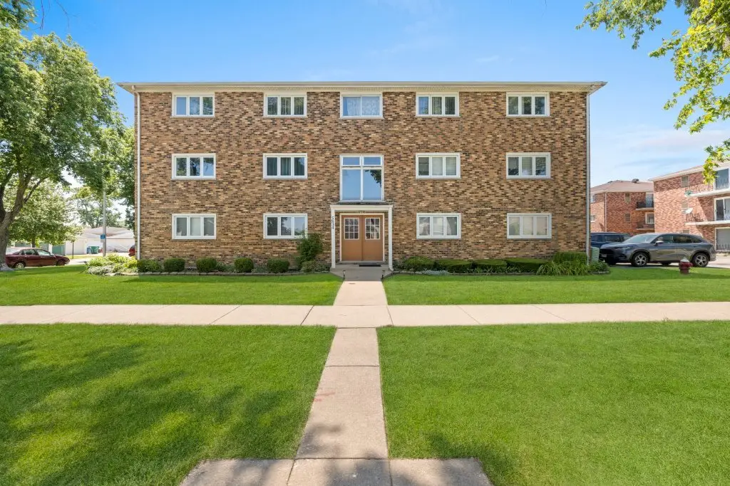 5834 W 77th Street #104, Burbank, IL 60459 - #1