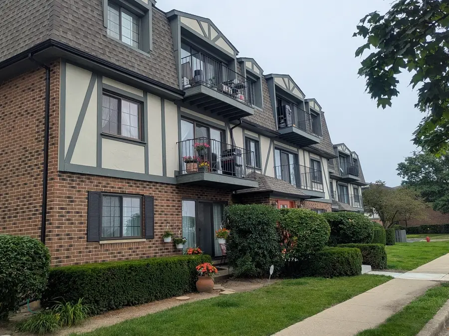 102 Steeple Drive #F, Buffalo Grove, IL 60089 - #3
