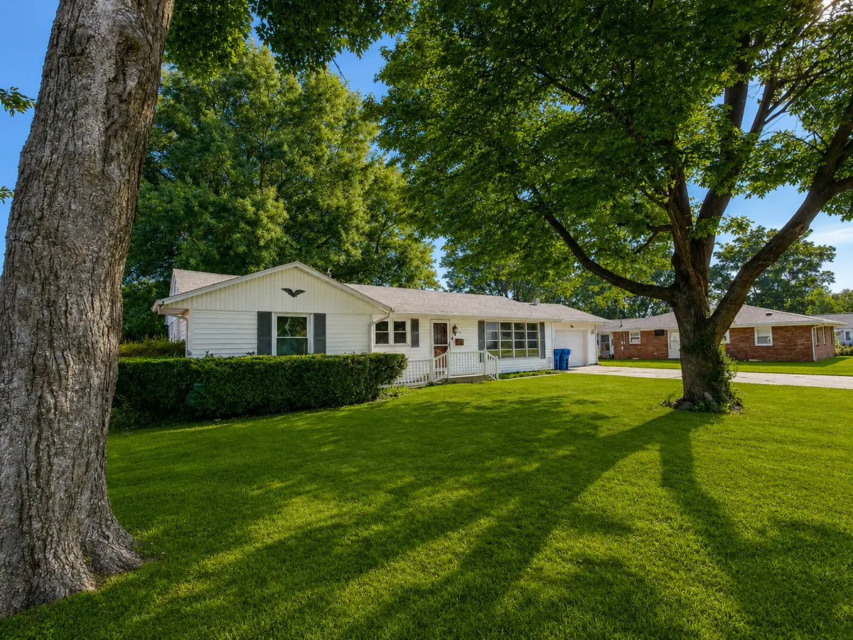 310 Hickory Street, Flora, IL 62839 - #1