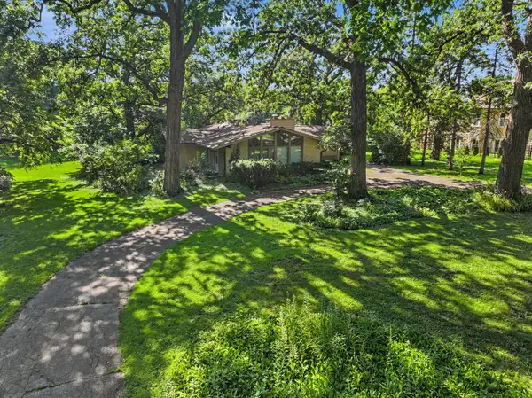 3001 S Brockway Street, Rolling Meadows, IL 60008