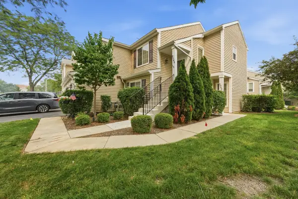 2042 Windemere Circle, Schaumburg, IL 60194