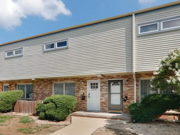 2210 E Lincoln Street, Bloomington, IL 61701