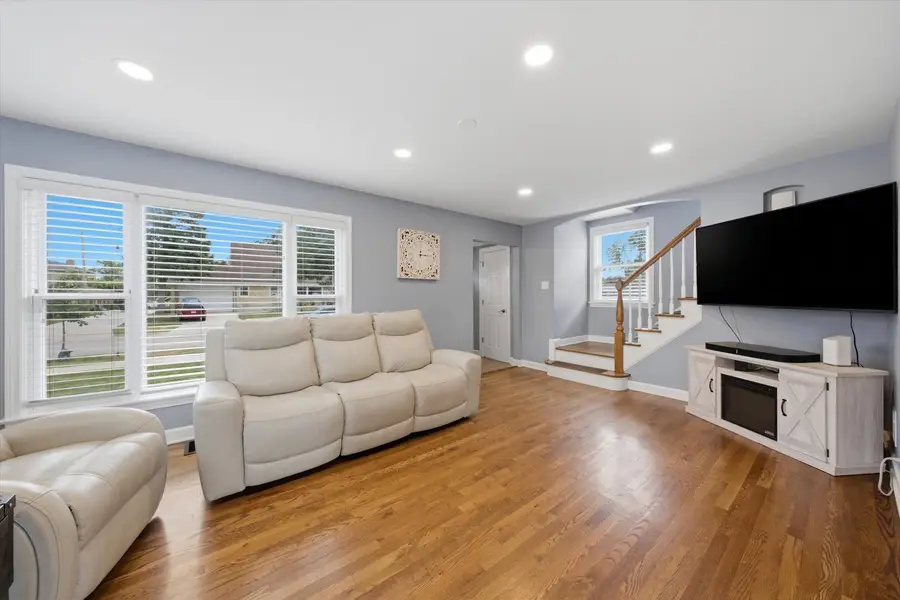 1616 Balmoral Avenue, Westchester, IL 60154 - #3
