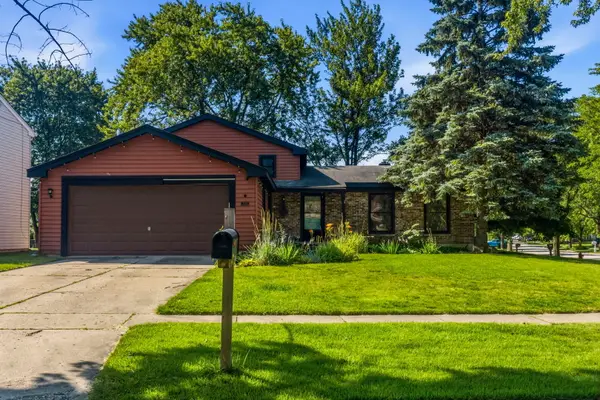 725 Old Post Road, Buffalo Grove, IL 60089