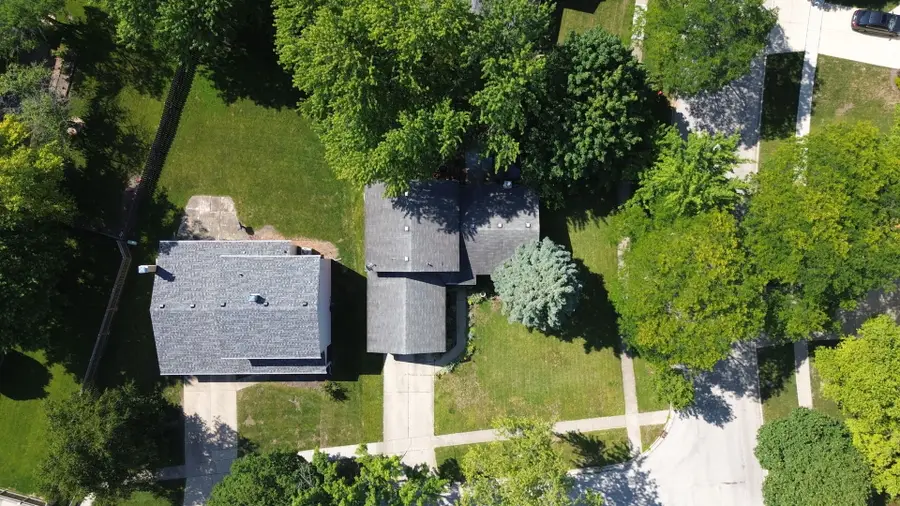 725 Old Post Road, Buffalo Grove, IL 60089 - #2