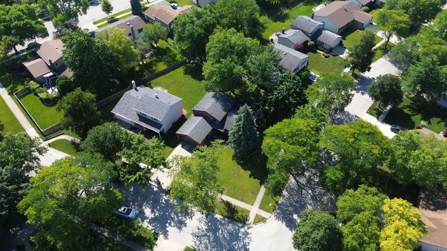 725 Old Post Road, Buffalo Grove, IL 60089 - #3