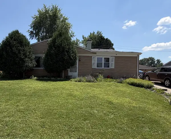 17 Sycamore Avenue, Carpentersville, IL 60110
