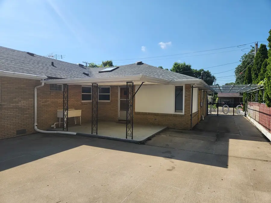304 W Miller Road, Sterling, IL 61081 - #2