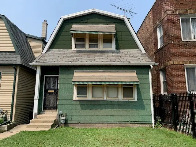 9726 S Avenue J, Chicago, IL 60617 - #2