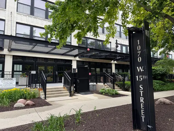 1070 W 15th Street #204, Chicago, IL 60608