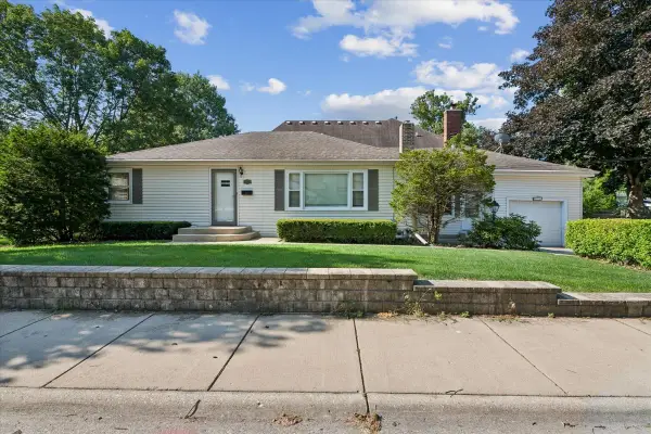 110 W 12th Avenue, Naperville, IL 60563