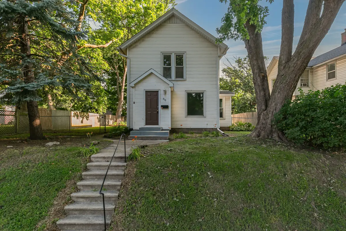 810 W 14th Street, Davenport, IA 52804 - #1