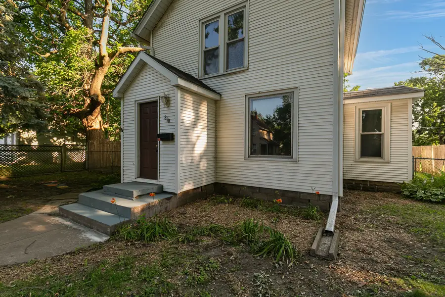 810 W 14th Street, Davenport, IA 52804 - #2