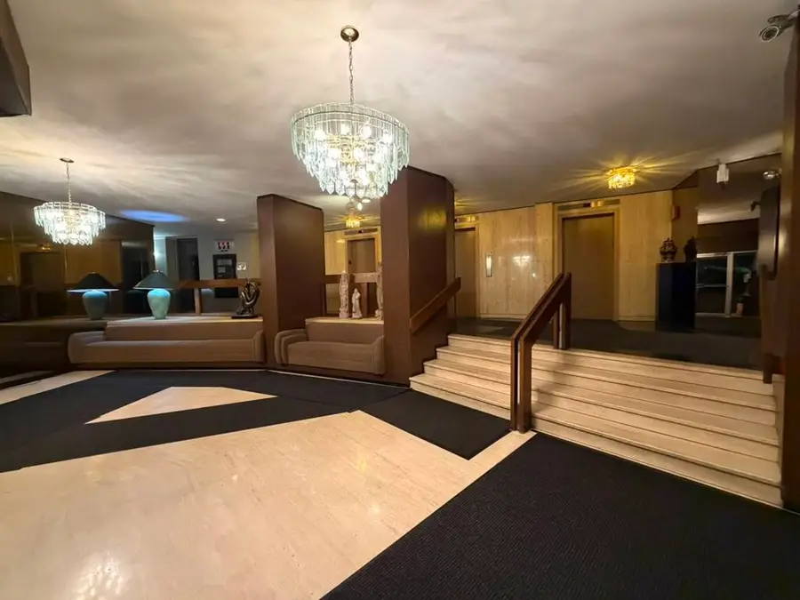7061 N Kedzie Avenue #1102, Chicago, IL 60645 - #2