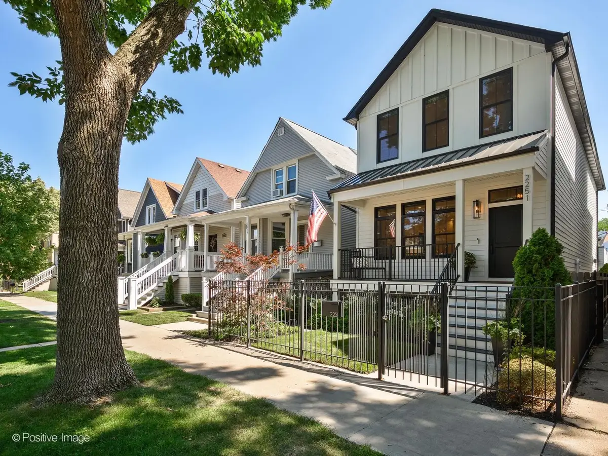 2251 W Berwyn Avenue, Chicago, IL 60625 - #1