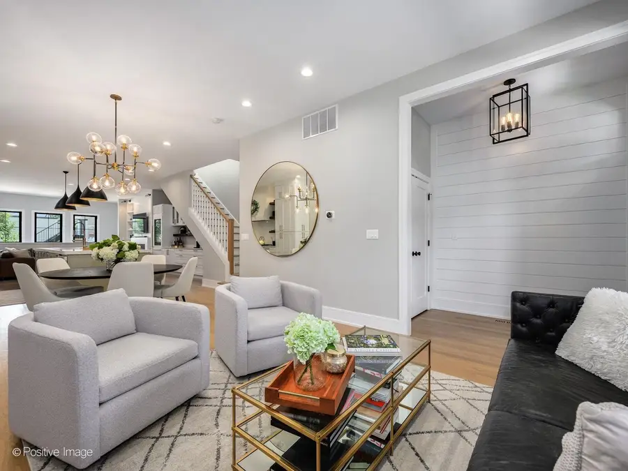 2251 W Berwyn Avenue, Chicago, IL 60625 - #3