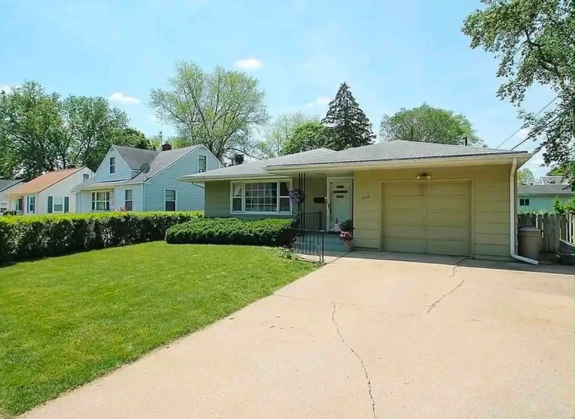 2107 Ohio Parkway, Rockford, IL 61108 - #1