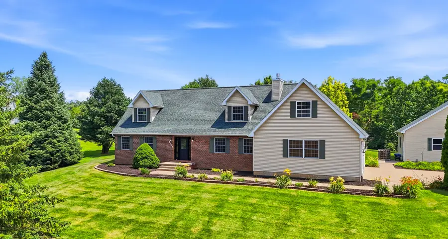 2237 Hickory Hills Road, Muscatine, IA 52761 - #2