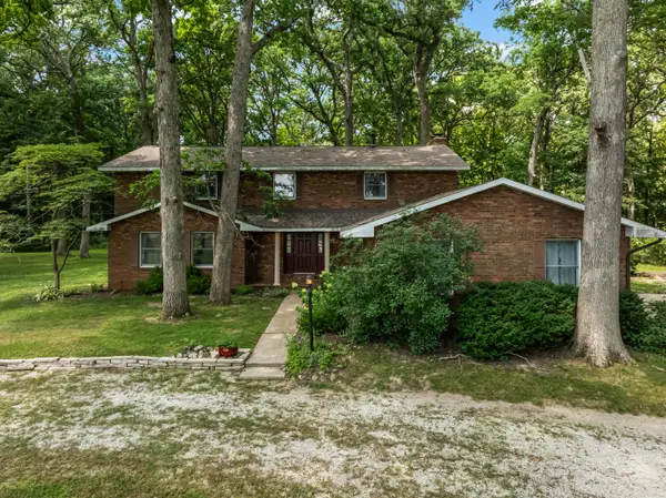 9187 Carle Springs Road, Wapella, IL 61777