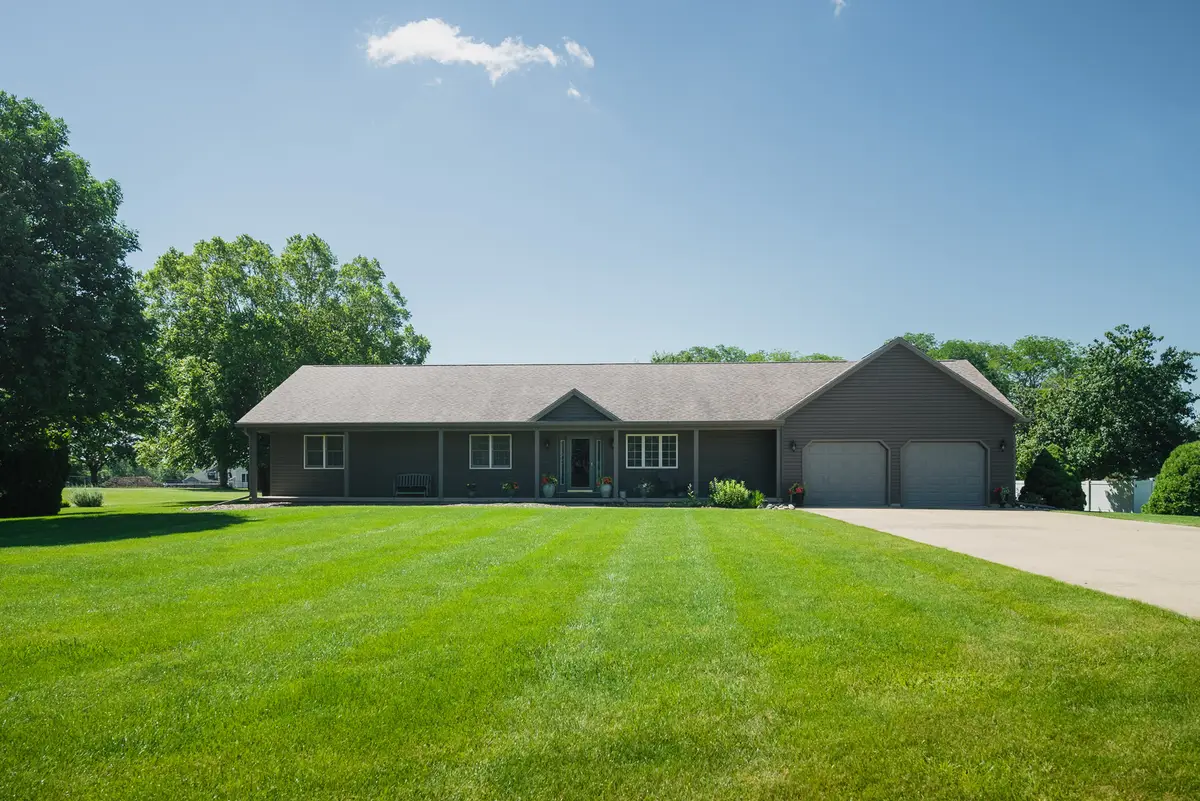 800 Burgess Drive, Utica, IL 61373 - #1