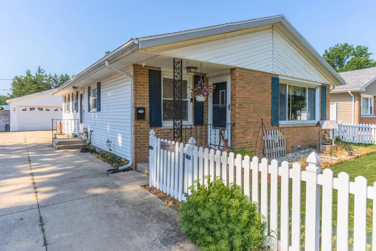 908 E Chestnut Street, Pontiac, IL 61764 - #1