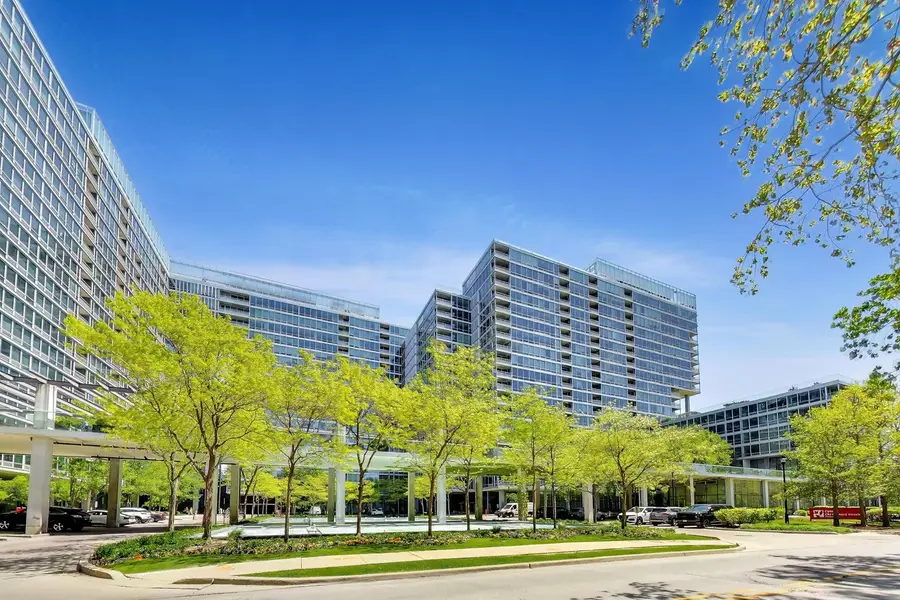 9655 Woods Drive #403, Skokie, IL 60077 - #2
