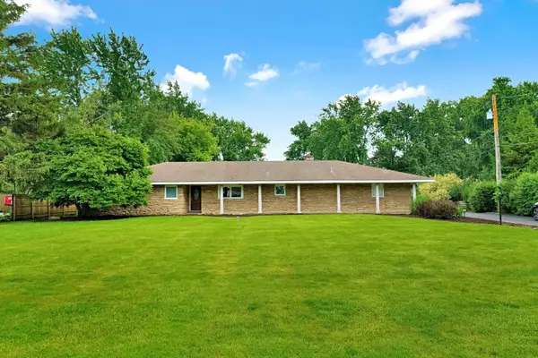 22W689 Elmwood Drive, Glen Ellyn, IL 60137