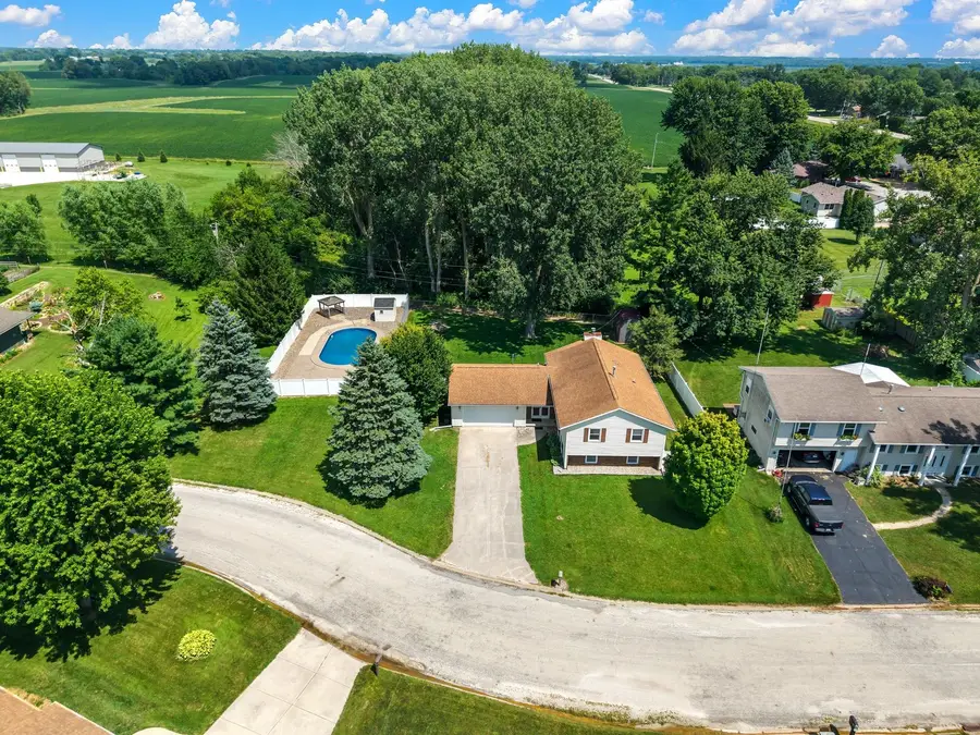 76 Lynwood Avenue, Geneseo, IL 61254 - #2