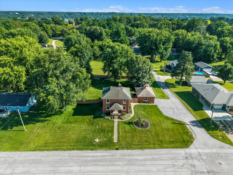 926 Wisconsin Street, Le Claire, IA 52753 - #2
