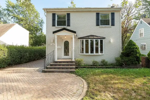 919 Greenwood Avenue, Deerfield, IL 60015