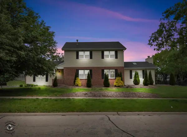 8348 Adbeth Avenue, Woodridge, IL 60517