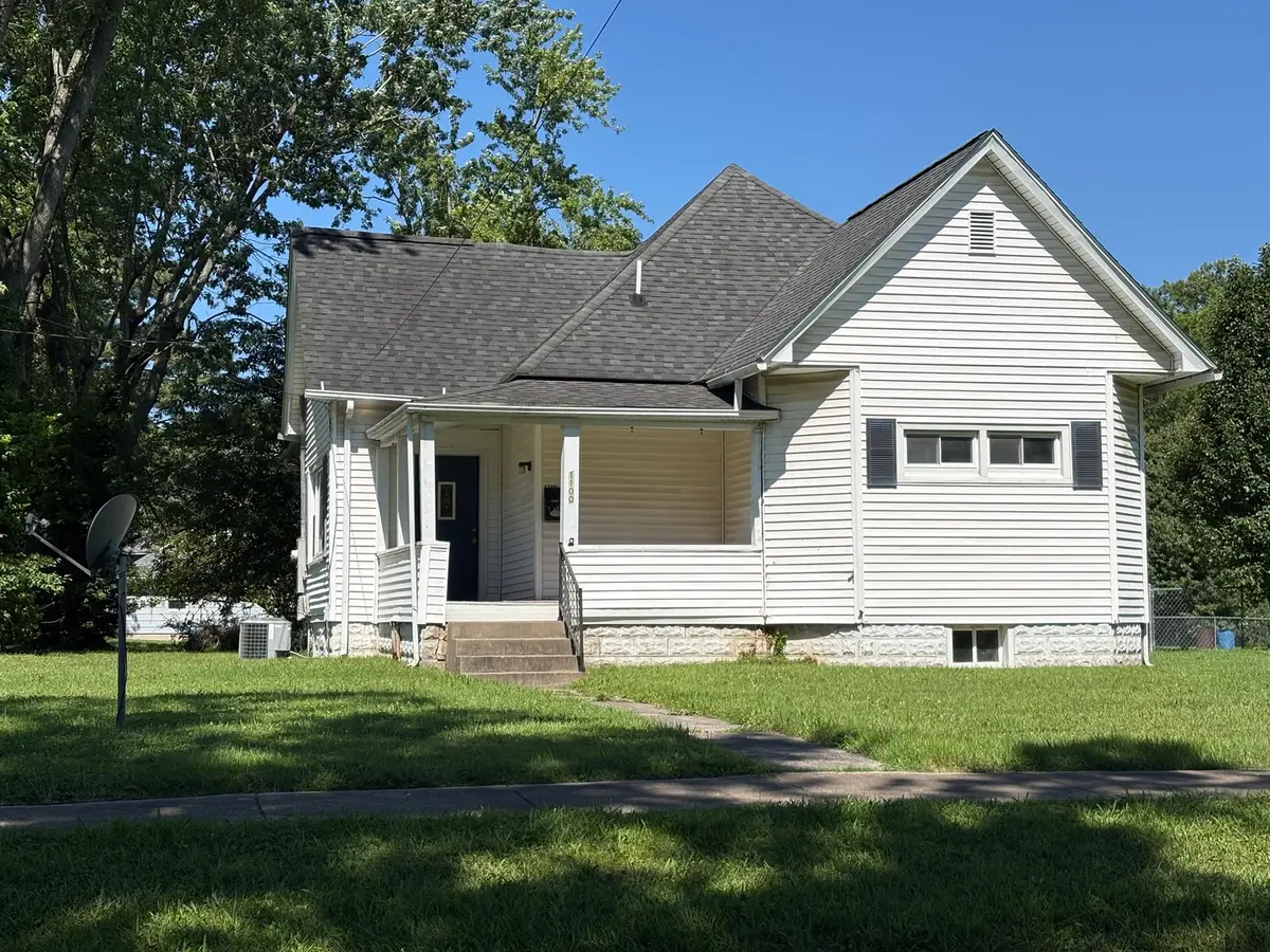 1100 N Van Buren Street, Marion, IL 62959 - #1