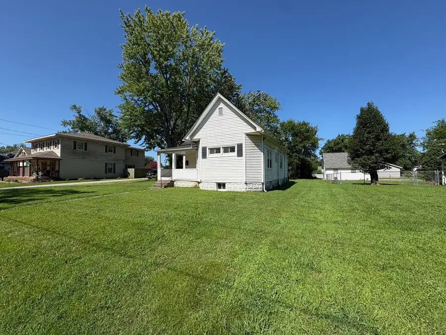 1100 N Van Buren Street, Marion, IL 62959 - #3
