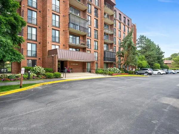 111 Acacia Drive #607, Indian Head Park, IL 60525