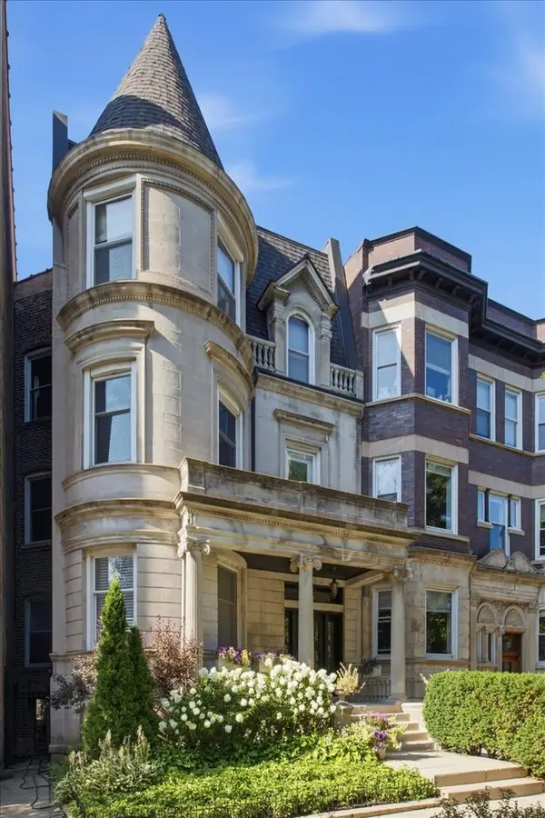 524 W Oakdale Avenue #2, Chicago, IL 60657