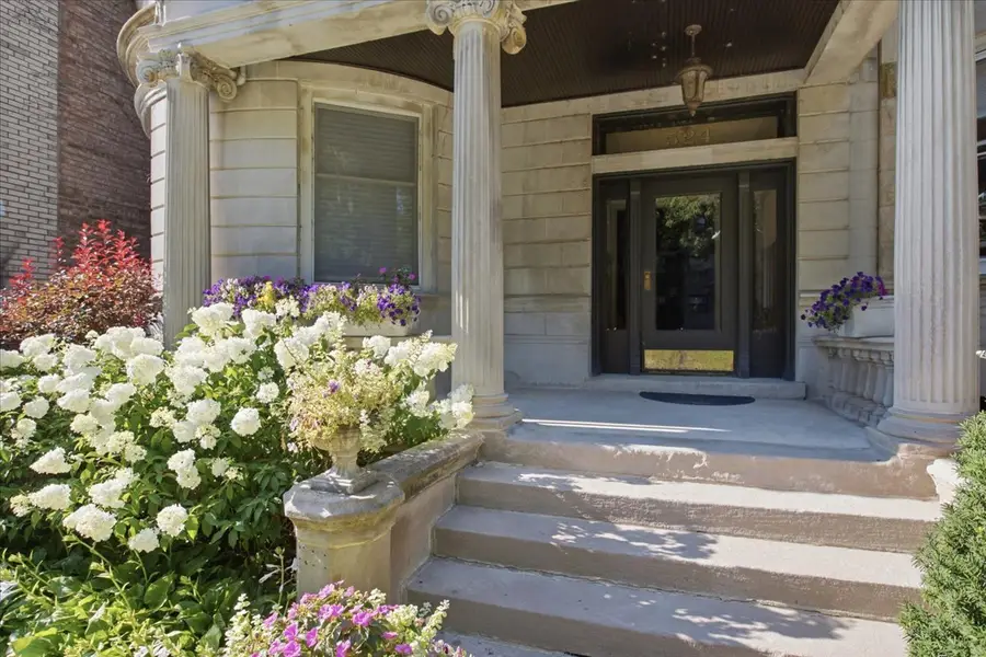 524 W Oakdale Avenue #2, Chicago, IL 60657 - #2