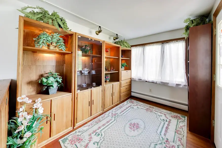 671 S 5th Avenue, Des Plaines, IL 60016 - #2