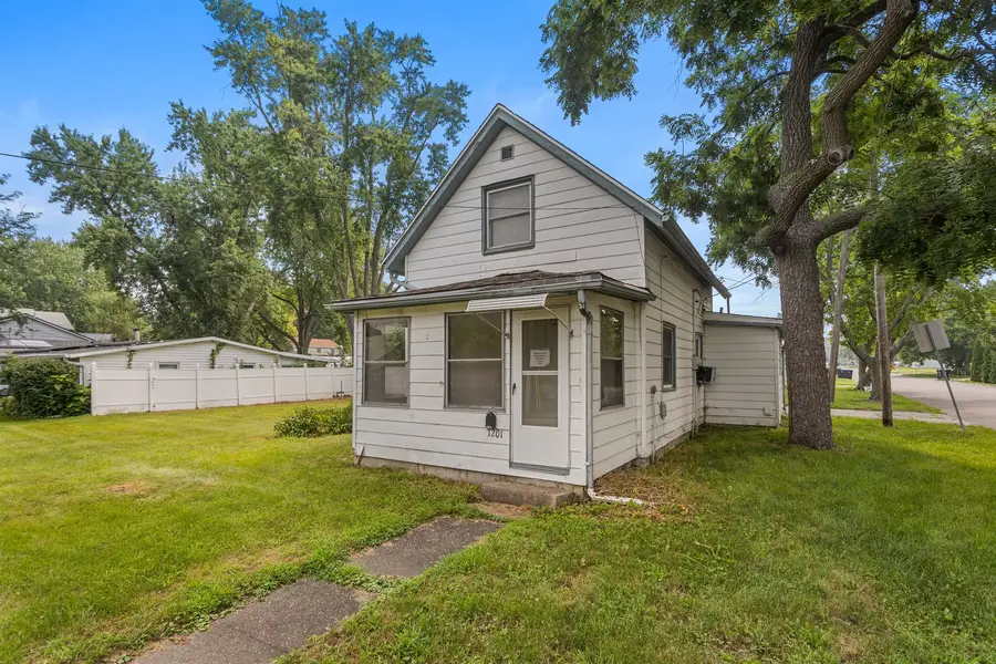 1201 Rosney Avenue, Bloomington, IL 61701 - #2