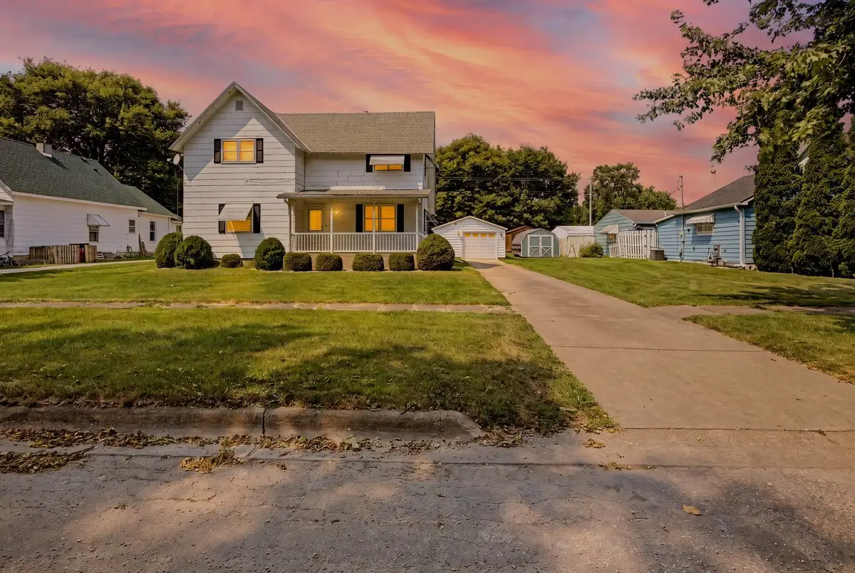 221 E John Street, Forrest, IL 61741 - #1