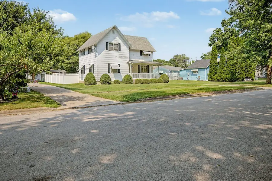 221 E John Street, Forrest, IL 61741 - #3